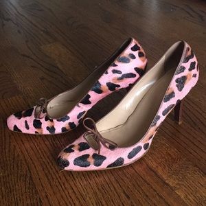 Pink leopard fur pumps